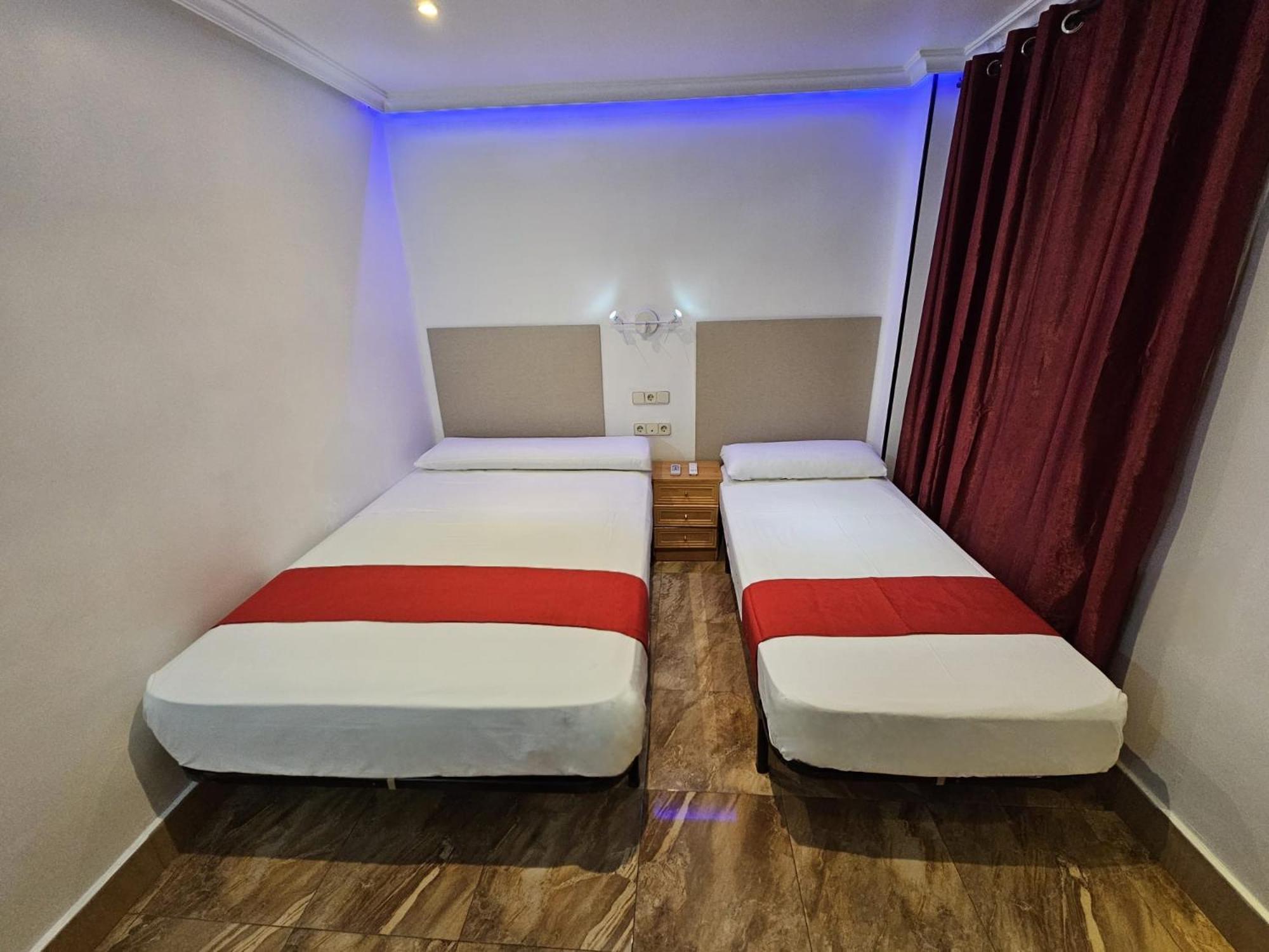 Hostal Las Vegas Madrid Exterior photo