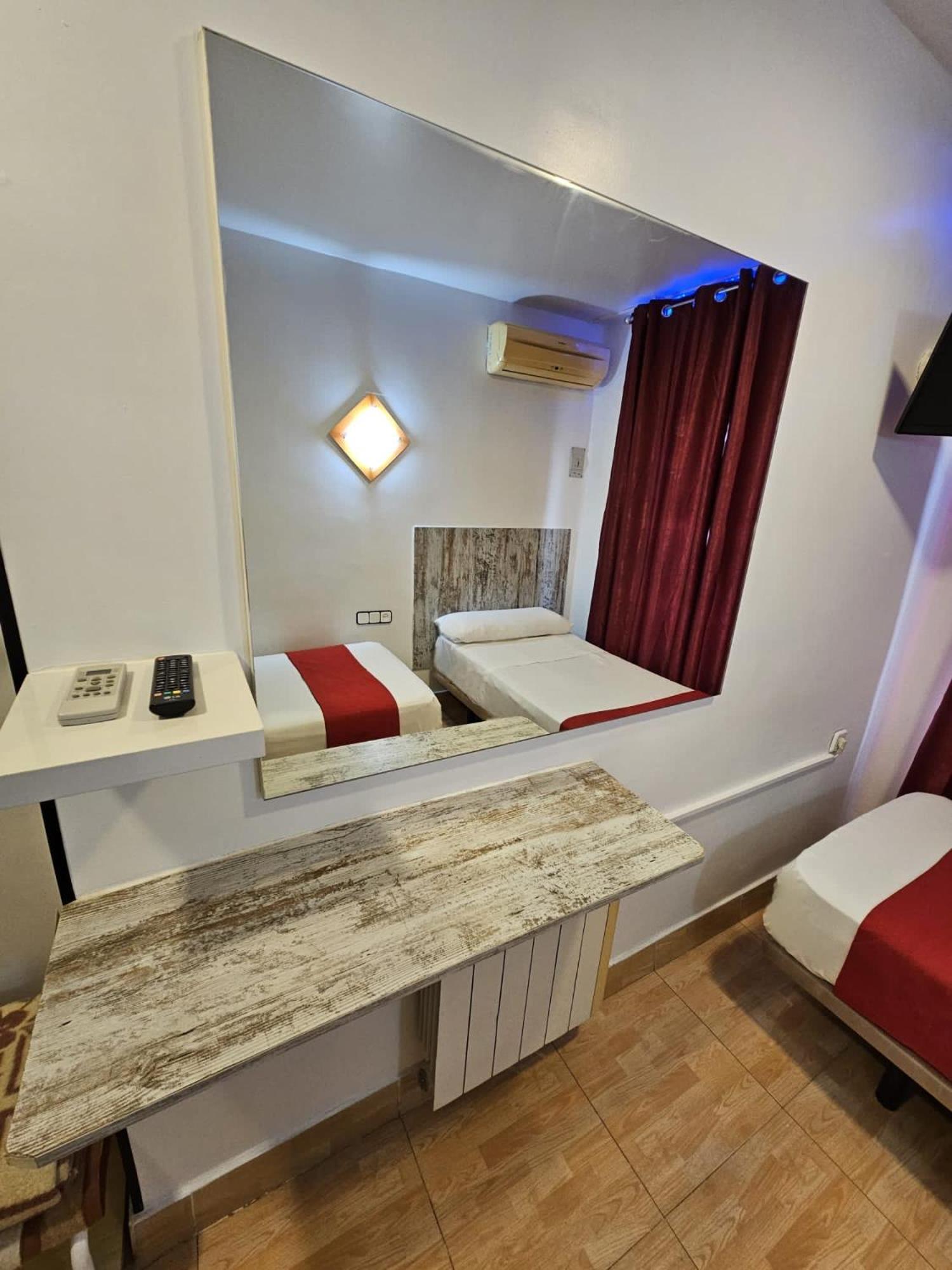 Hostal Las Vegas Madrid Exterior photo