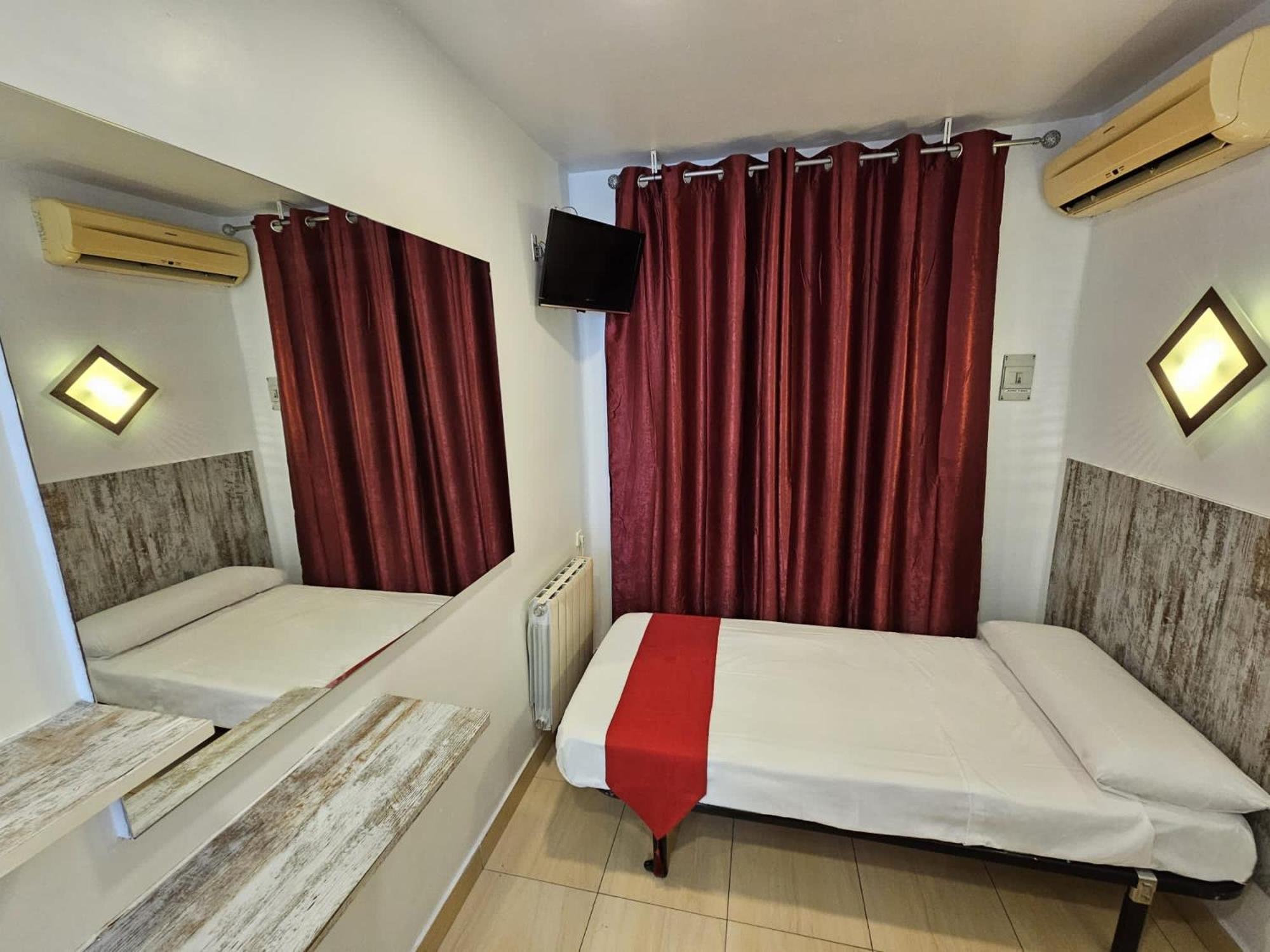 Hostal Las Vegas Madrid Exterior photo